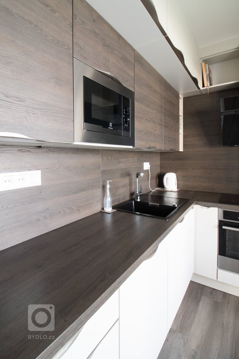 add picture to album