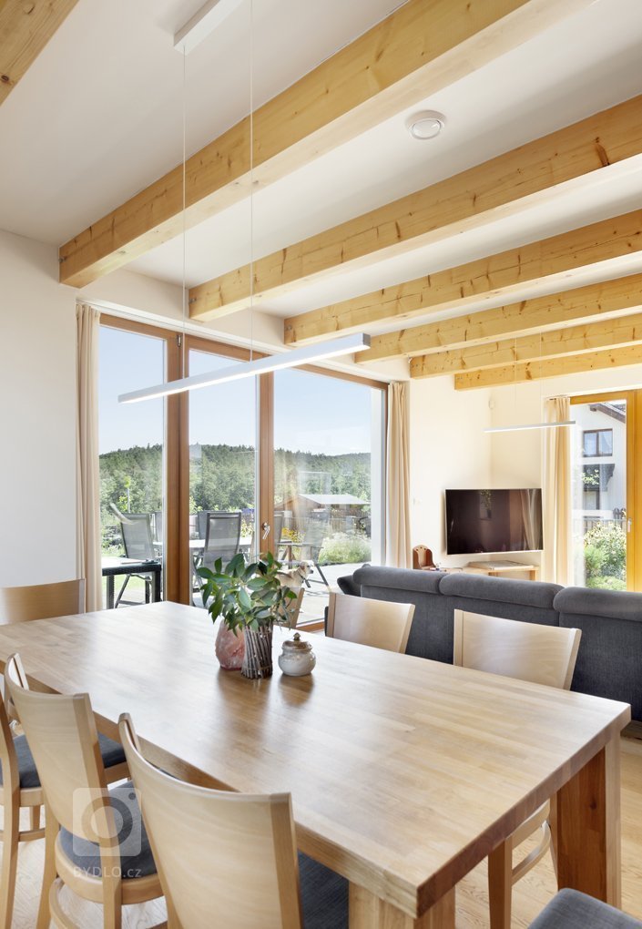 Rodinný dům byl navržen jako průnik tradiční architektury lidového stavění na venkově a současných&nbsp;potřeb moderního bydlení. Ukázalo se, že převzaté…