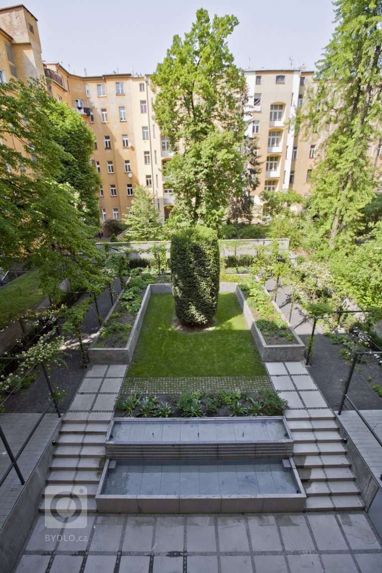 add picture to album