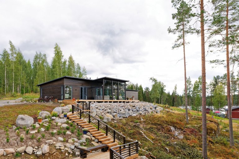 Dřevěný dům KONTIO Glasshouse 150
