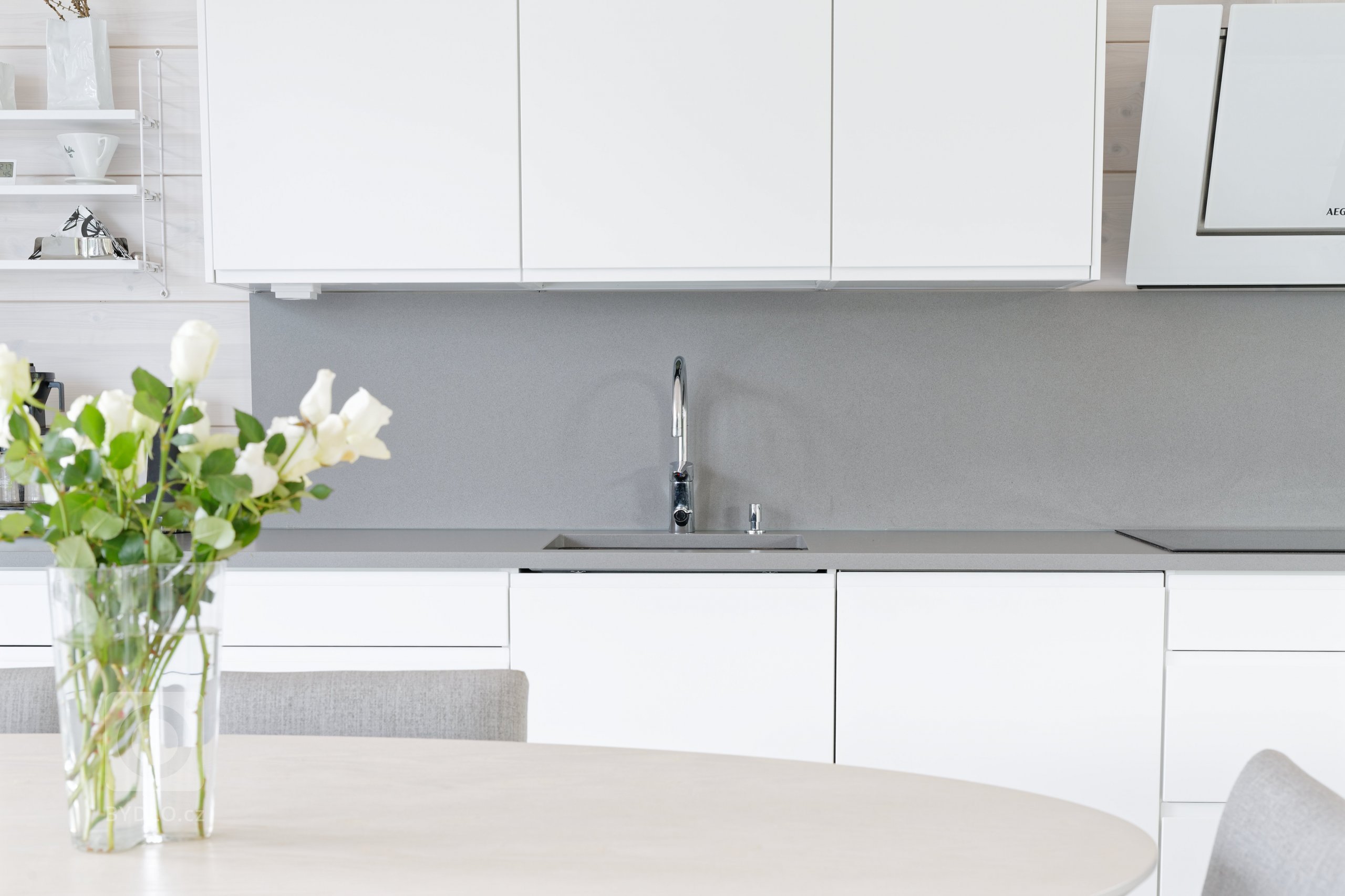 KONTIO Glasshouse je dřevěný dům z lepených hranolů SmartLog o rozměrech 205x275 (inovativní technologie SmartLog zamezuje sedání dřeva). Tento Glasshouse s…