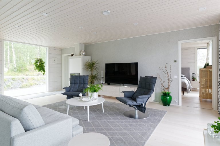 KONTIO Glasshouse je dřevěný dům z lepených hranolů SmartLog o rozměrech 205x275 (inovativní technologie SmartLog zamezuje sedání dřeva). Tento Glasshouse s…