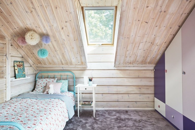 Pohádkový finský srubový dům KONTIO River House 2 se pyšní&nbsp;moderním interiérem, který klade důraz zejména na přírodní tóny&nbsp;a citlivě mísí několik…