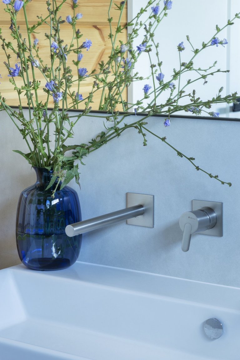 Dům, který navštívíme, leží u našich severních sousedů, vyroben byl ale ještě severněji, ve Finsku, a dovezen na místo určení ve středním Polsku. Přesně tak,…