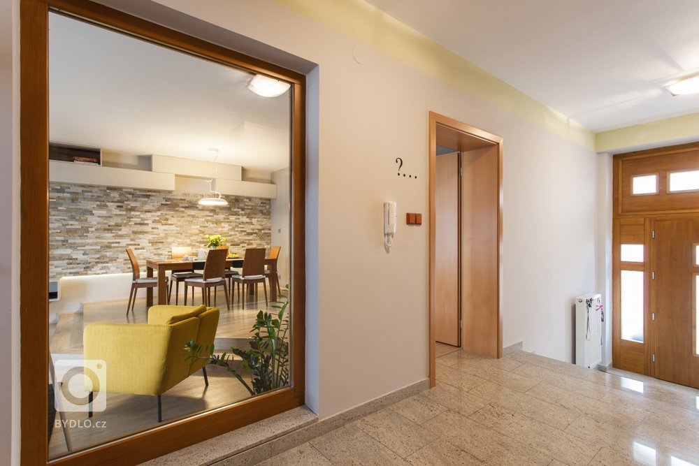 Takto dopadla rekonstrukce v jednom rodinném domě, kde žije Oskar (pes) a jeho páníčkové, kteří se rozhodli, že je na čase pozměnit ráz obývacího pokoje a dát…