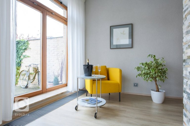 add picture to album