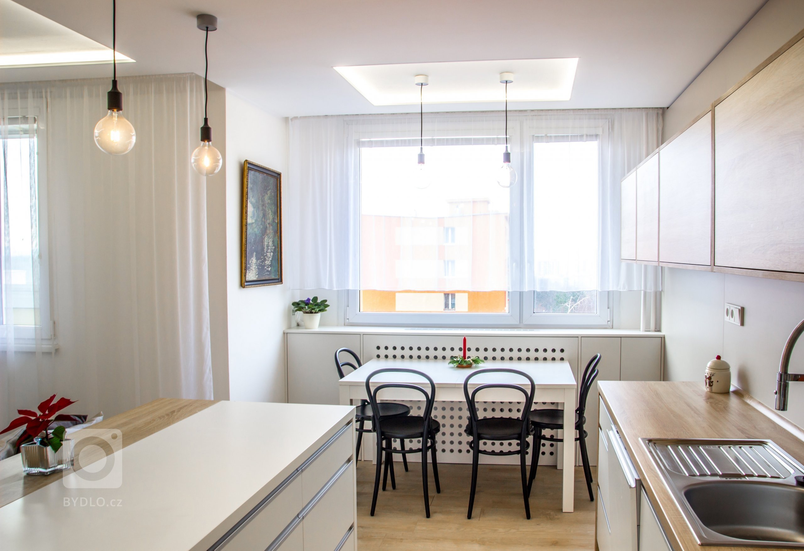 Rekonstrukce bytu v panelovém domě se nesla ve znamení velké změny. Majitelka měla jasno, chtěla svůj byt zesvětlit, zmodernizovat a zbavit ho starého vybavení…