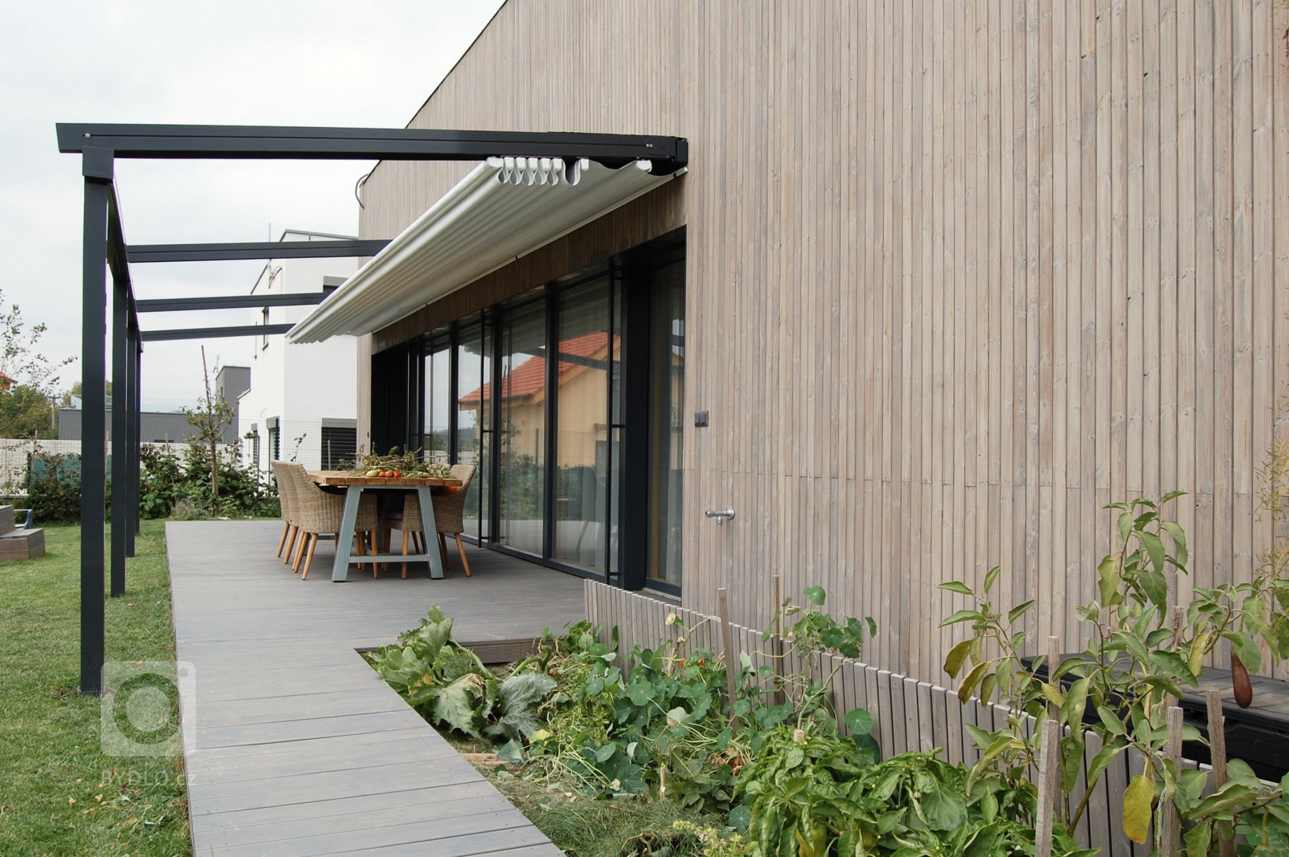 Rodinný dom je navrhnutý ako pasívny, pričom v sebe zhmotňuje moderné technológie a dizajn vychádzajúci z tradičnej architektúry. Drevo ako základný materiál…