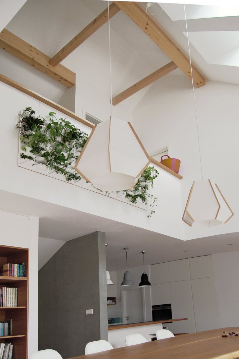 Rodinný dom je navrhnutý ako pasívny, pričom v sebe zhmotňuje moderné technológie a dizajn vychádzajúci z tradičnej architektúry. Drevo ako základný materiál…