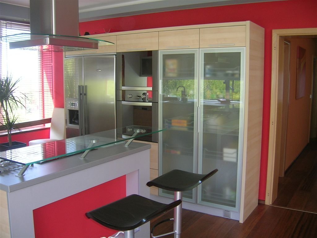 kuchyňská linka propojená s obyvacím prostorem
