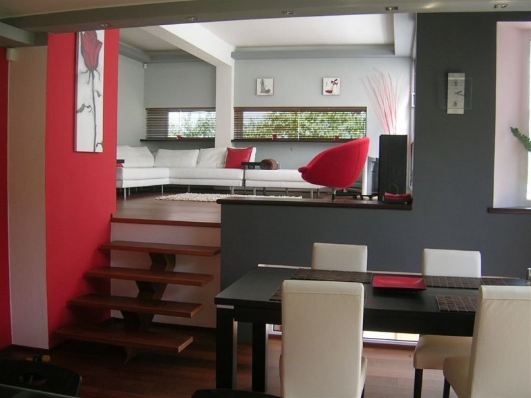 kuchyňská linka propojená s obyvacím prostorem
