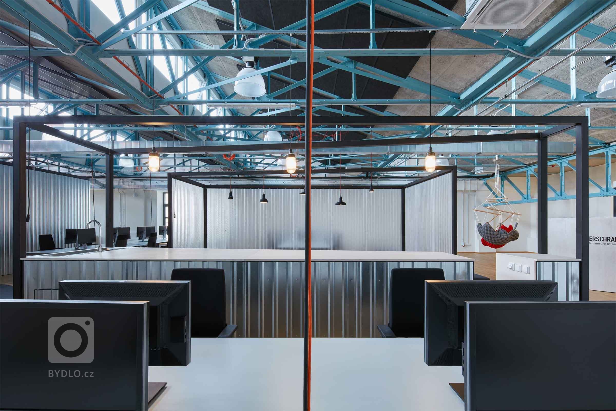 Ocenění Kanceláře roku 2018


Jak skloubit německou preciznost a českou živelnost? Nové administrativní prostory pro pražskou pobočku jedné z největších…