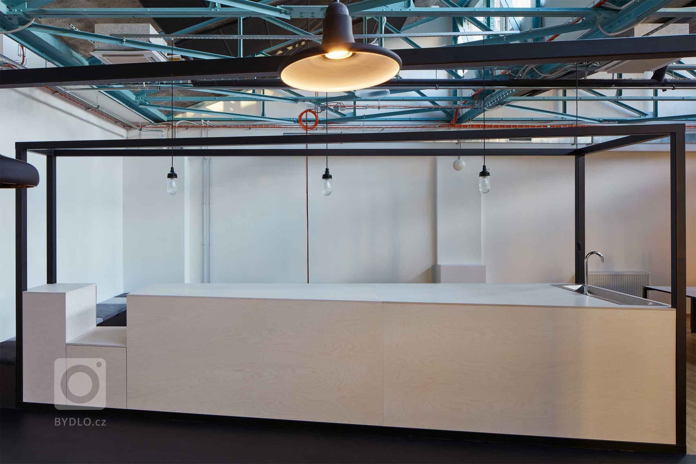 Ocenění Kanceláře roku 2018


Jak skloubit německou preciznost a českou živelnost? Nové administrativní prostory pro pražskou pobočku jedné z největších…