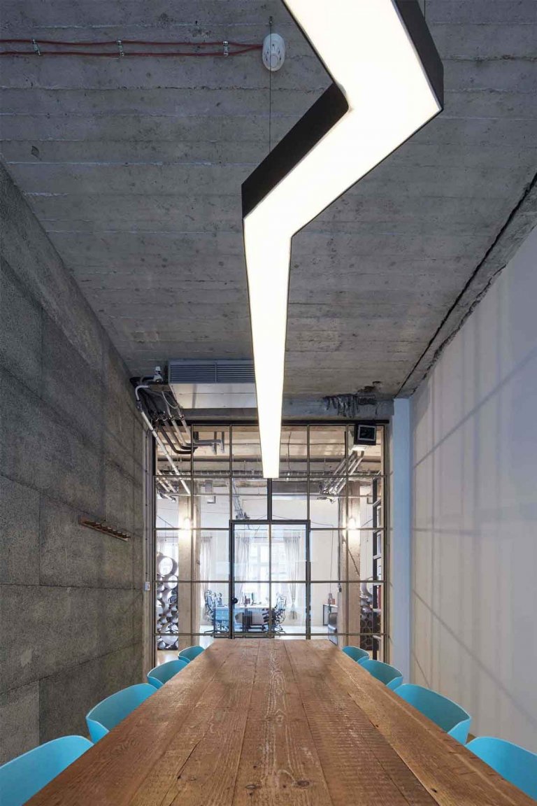 Ocenění Kanceláře roku 2017

Přestěhovat za pouhé tři měsíce komunikační agenturu Czech Promotion ze slavné Winternitzovy vily do nerekonstruovaných prostor…