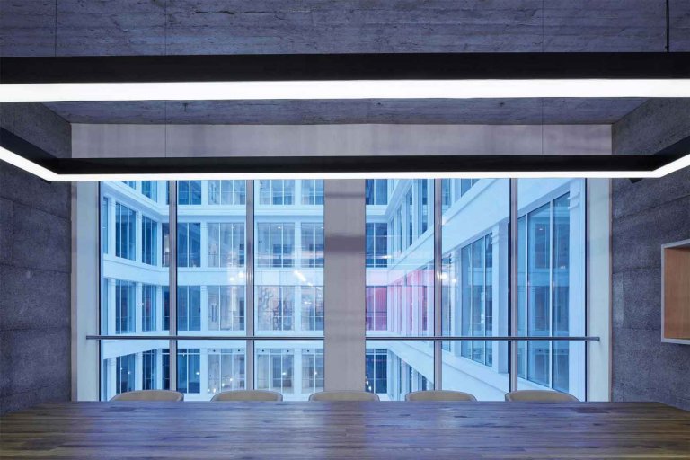 Ocenění Kanceláře roku 2017

Přestěhovat za pouhé tři měsíce komunikační agenturu Czech Promotion ze slavné Winternitzovy vily do nerekonstruovaných prostor…