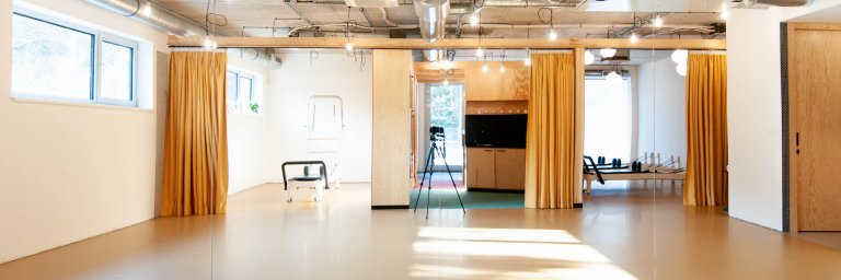 Specializované studio zaměřené na&nbsp;metodu pilates s názvem Pilates Art, které najdete v Klánovicích, je místem, kde se cvičí na&nbsp;dokonale vymyšlených a…