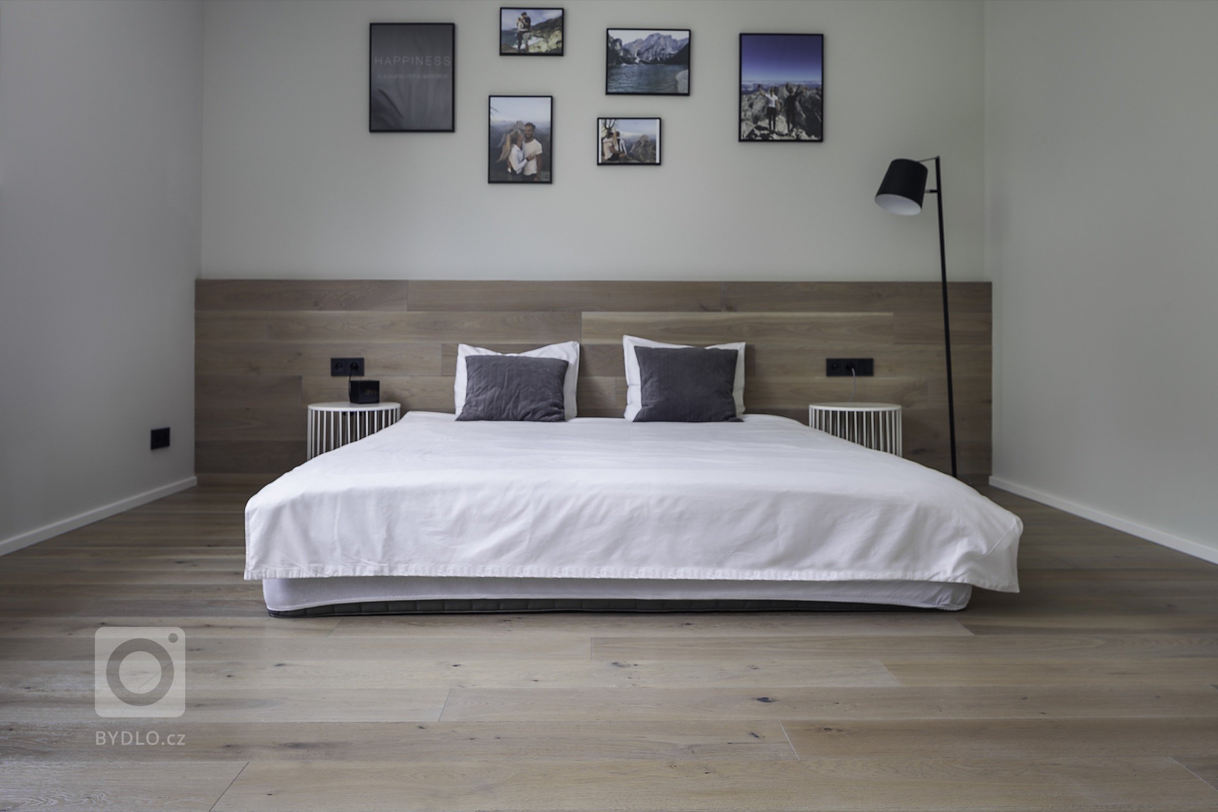 Rodinná vila v Petrovicích, se nachází v&nbsp;blízkosti vodní nádrže Hostivař, je zasazena do relativně malého rovinatého pozemku vilové čtvrti.

Velikost…