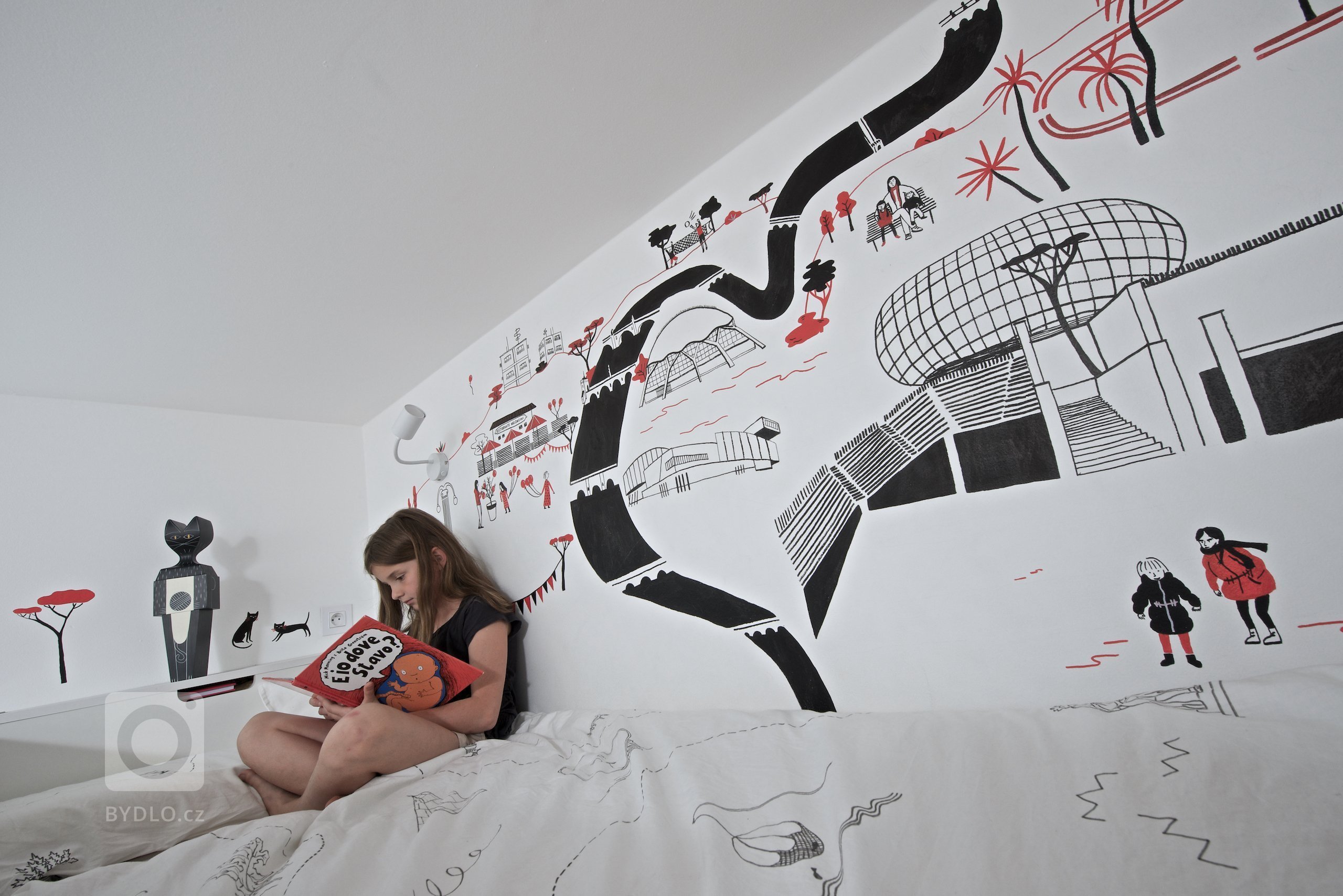 Dětský pokoj dvou dívek byl řešen kompletně na míru na základě požadavků na úložný prostor, prostor pro hraní a&nbsp;učení. Pro realizaci bylo využito…