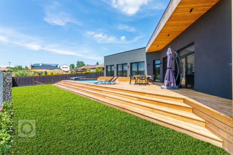 add picture to album