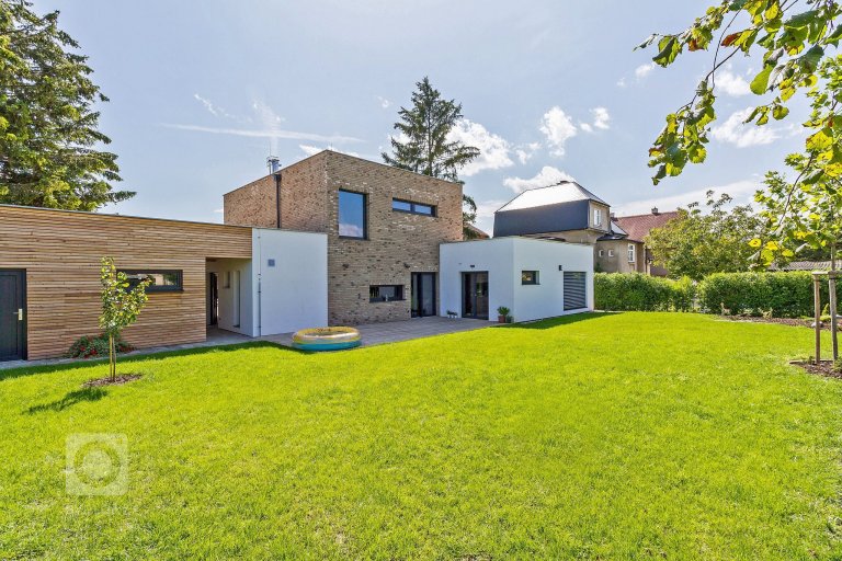 add picture to album