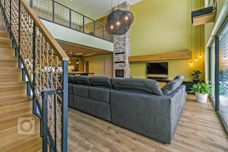 add picture to album