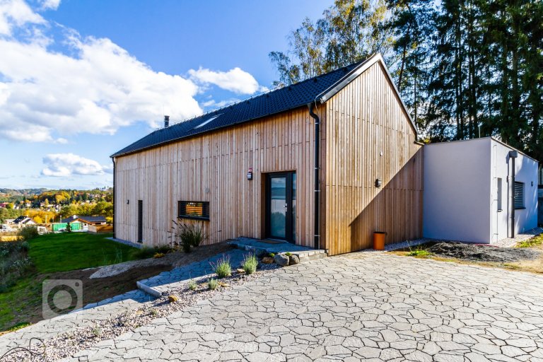 add picture to album