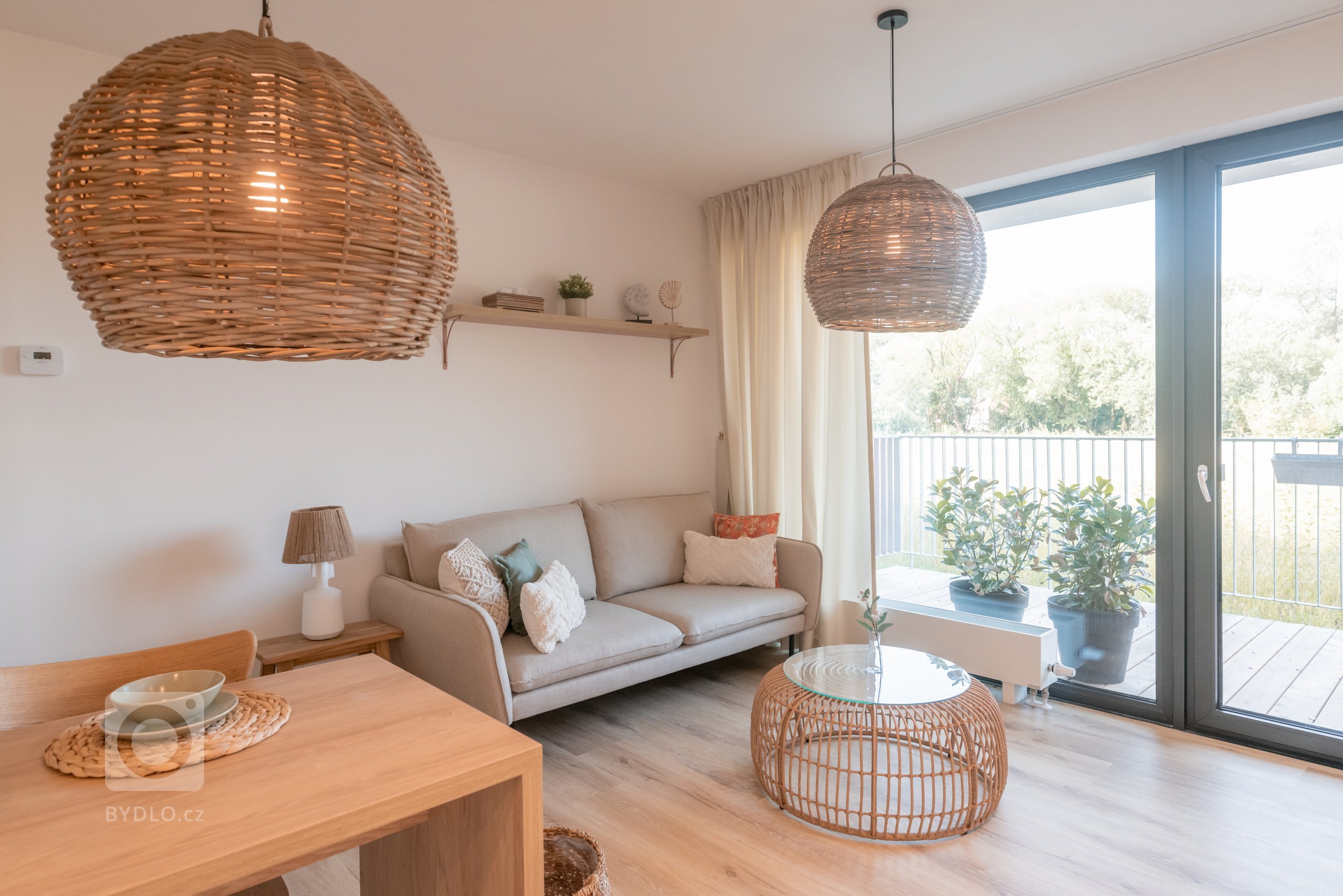 Projekt v nově stojící developerské rezidenci na kraji Zlína, který se odehravá ve stylu Boho.&nbsp;Důraz projektu byl kladený na jednoduchost, prostost a…