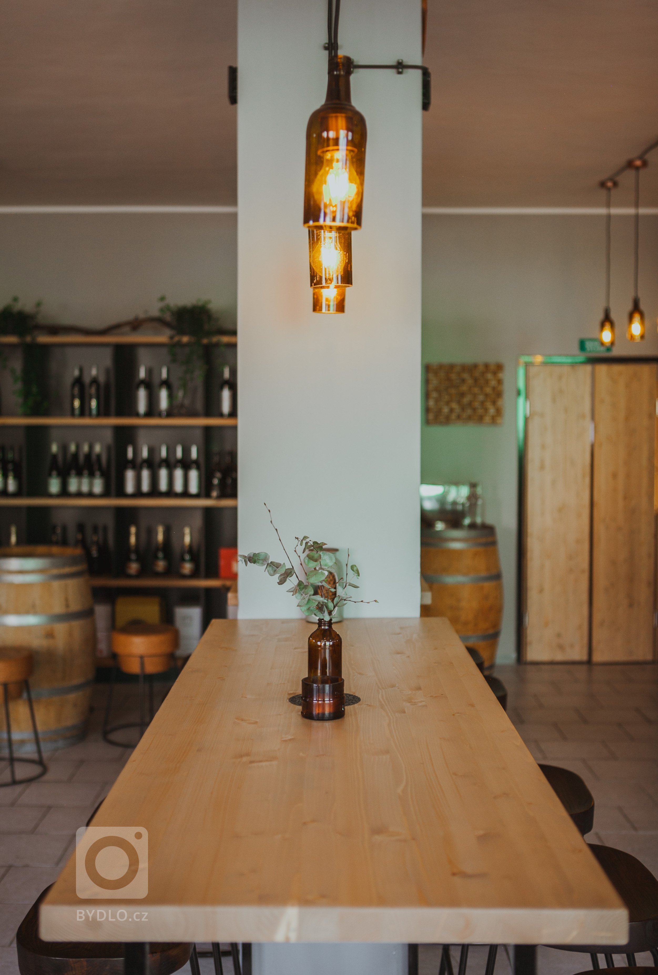 Spojení kavárny, vinárny a baru v jednom. Záleží na co je zrovna chuť. Tématické jméno La Šiška jak jinak než u prostoru o velikosti 87,63 m2 bez zázemí, který…