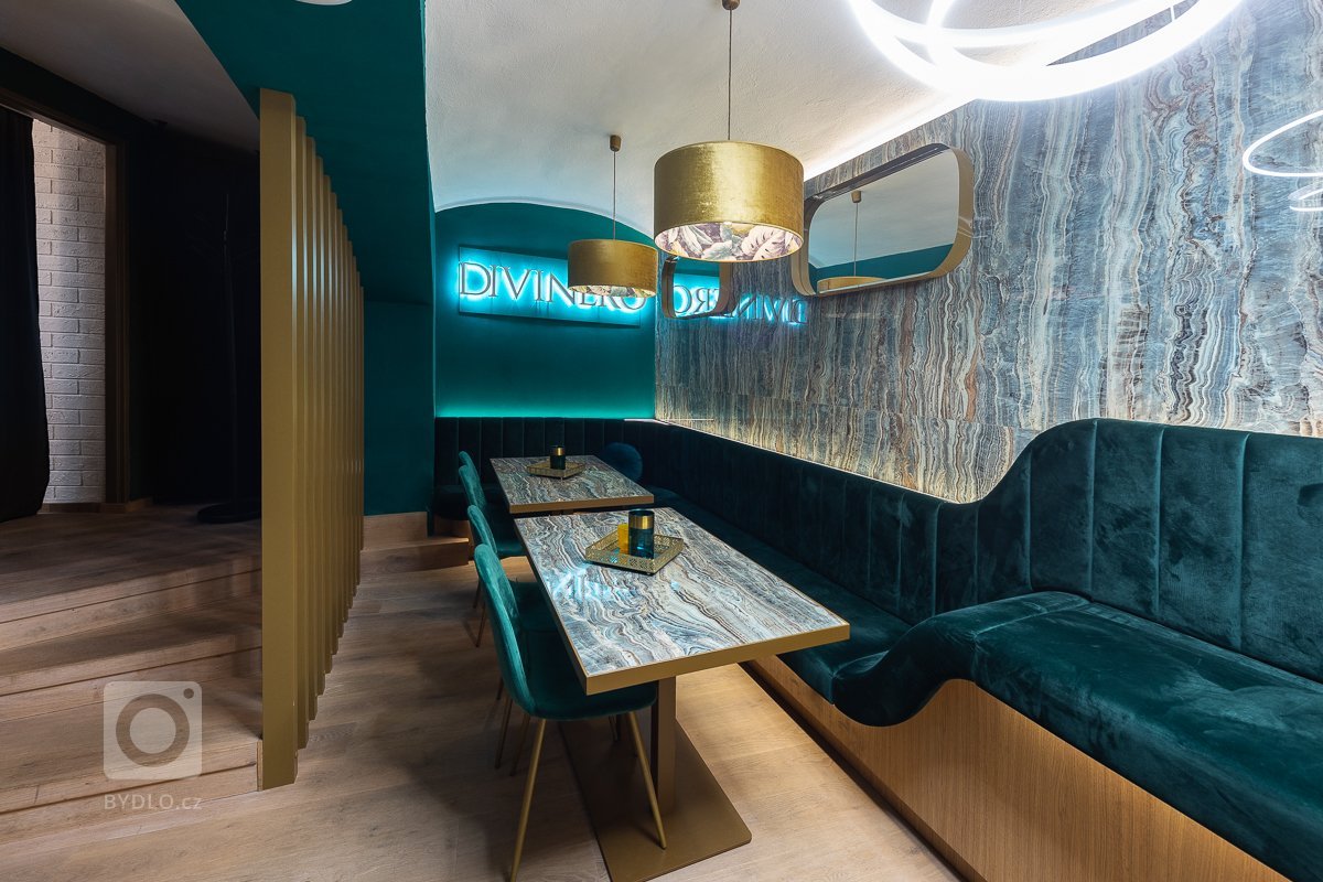 Hlavním požadavkem klienta byla tvorba prostředí, které by přilákalo zákazníky zejména prostřednictvím sociálních sítí. Prosecco &amp; Tapas bar snoubí…