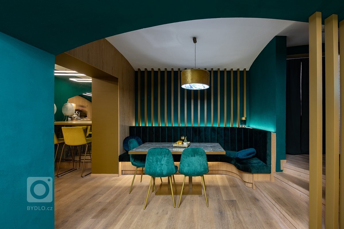 Hlavním požadavkem klienta byla tvorba prostředí, které by přilákalo zákazníky zejména prostřednictvím sociálních sítí. Prosecco &amp; Tapas bar snoubí…