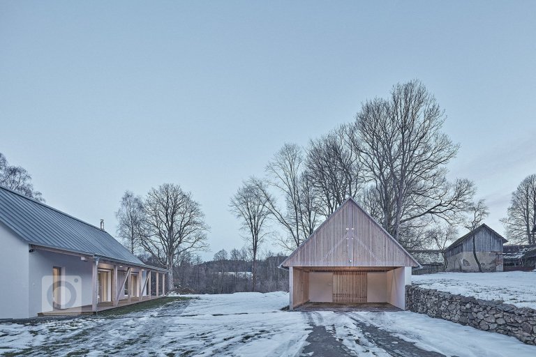 add picture to album