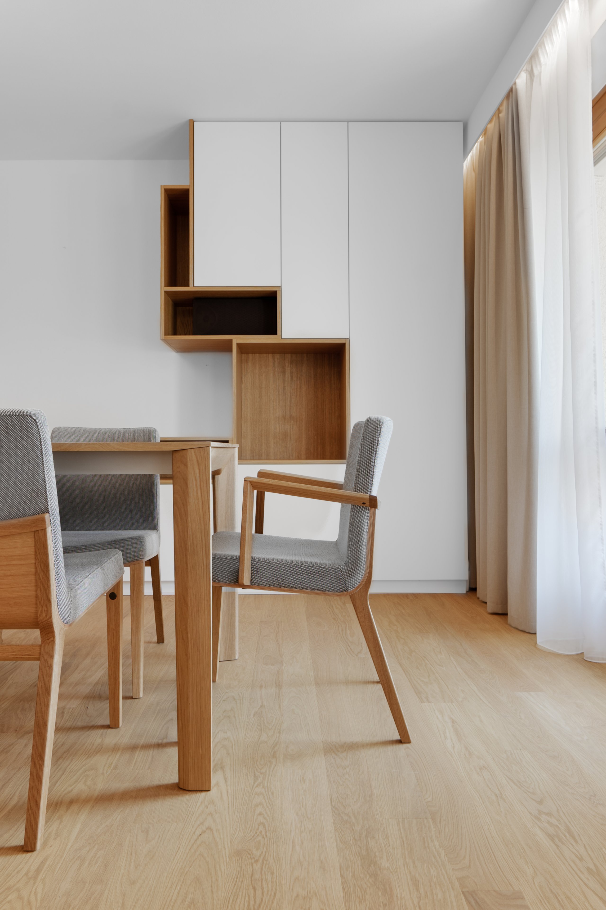 VILA KUNRATICE - EN
The family row house is located in a neighborhood nearby the city of Prague. The house has a typical floor plan, where the living…