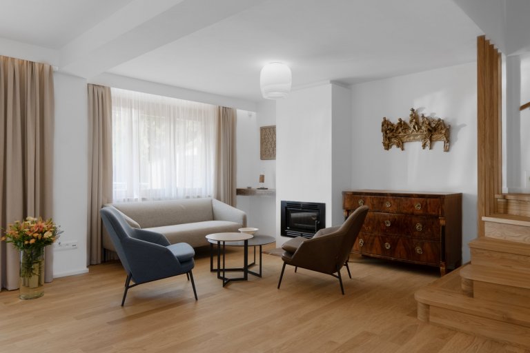 VILA KUNRATICE&nbsp; - EN

The family row house is located in a neighborhood nearby the city of Prague. The house has a typical floor plan, where the living…