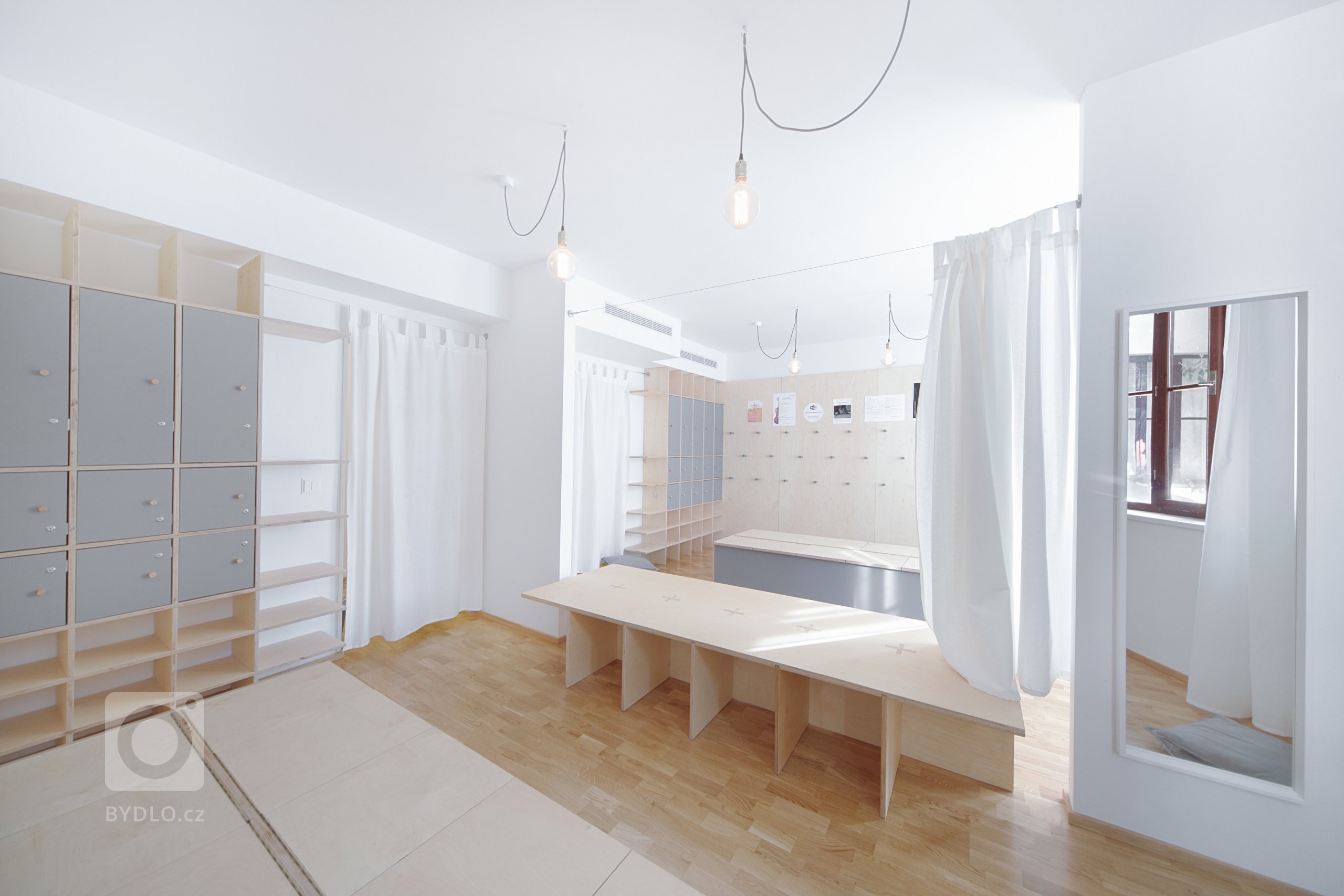 ATELIÉR

Prostory, které začaly rekonstrukcí a skočily náším&nbsp;ateliérem.

&nbsp;

OUR STUDIO

This place started as reconstruction and has become the place…