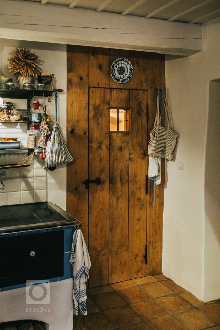 Rekonstrukce 280let staré chalupy pod památnou lípou. Dům byl znehodnocen opravou v 70tých letech a bylo nutno provést kompletní zásah do konstrukcí, výměnu…