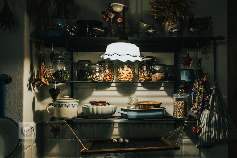 Rekonstrukce 280let staré chalupy pod památnou lípou. Dům byl znehodnocen opravou v 70tých letech a bylo nutno provést kompletní zásah do konstrukcí, výměnu…