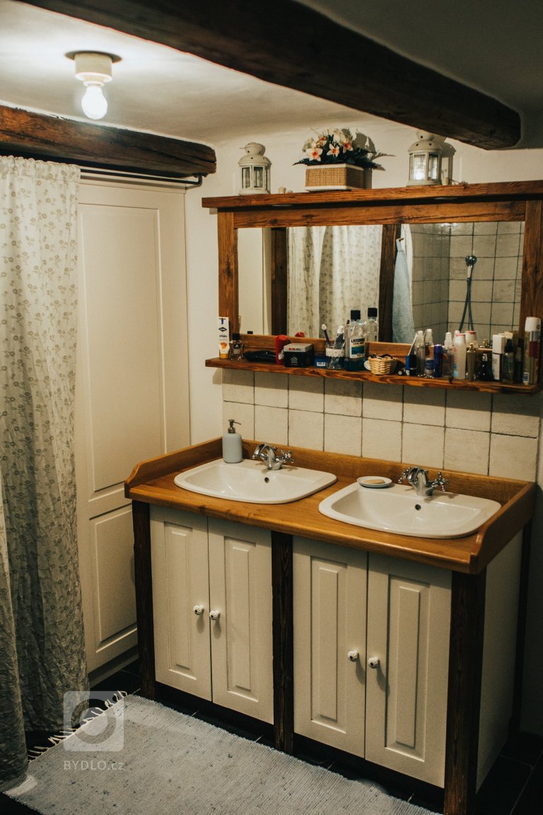 Rekonstrukce 280let staré chalupy pod památnou lípou. Dům byl znehodnocen opravou v 70tých letech a bylo nutno provést kompletní zásah do konstrukcí, výměnu…