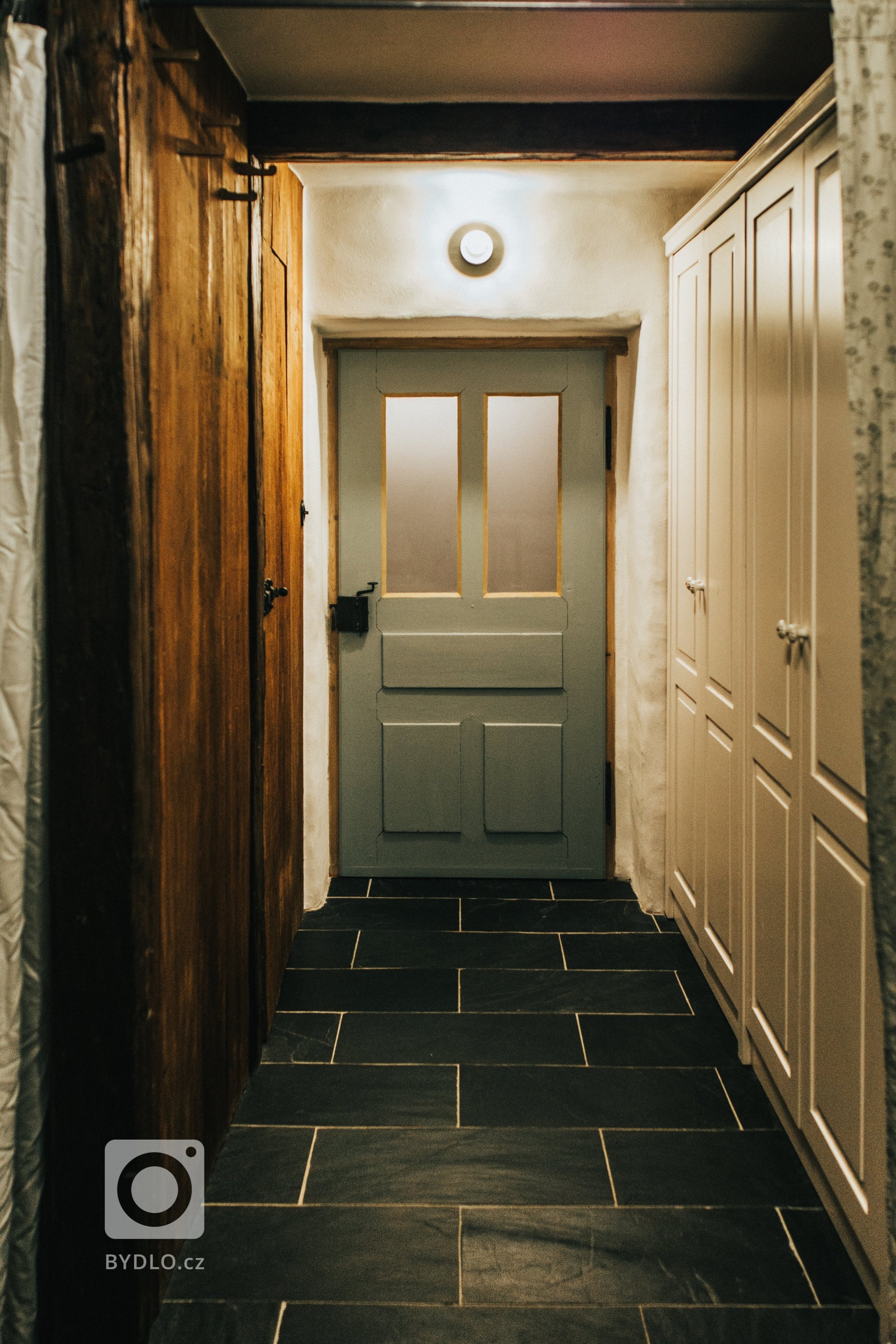 Rekonstrukce 280let staré chalupy pod památnou lípou. Dům byl znehodnocen opravou v 70tých letech a bylo nutno provést kompletní zásah do konstrukcí, výměnu…