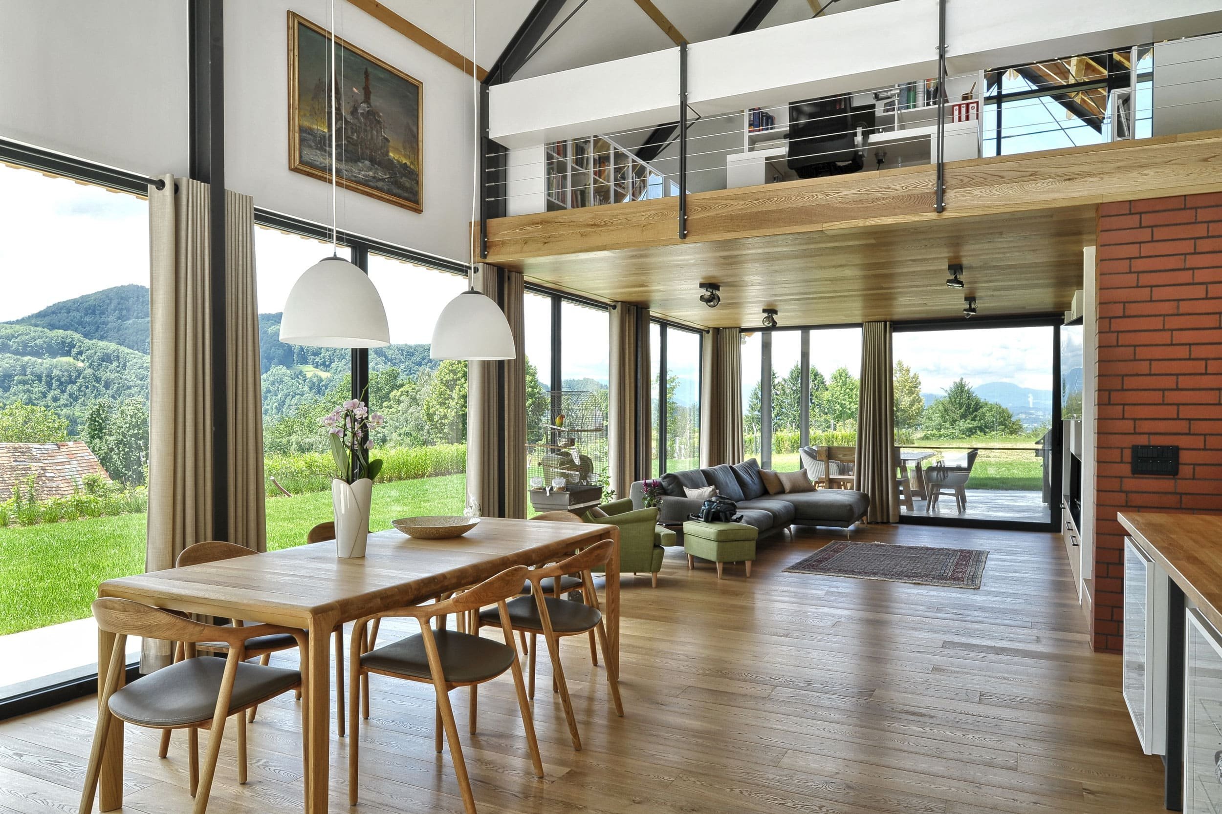 Dům jako moderní stodola uprostřed krajiny