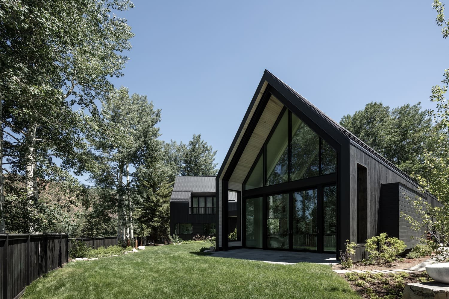 Dům ve tvaru písmene V pro pár v důchodu