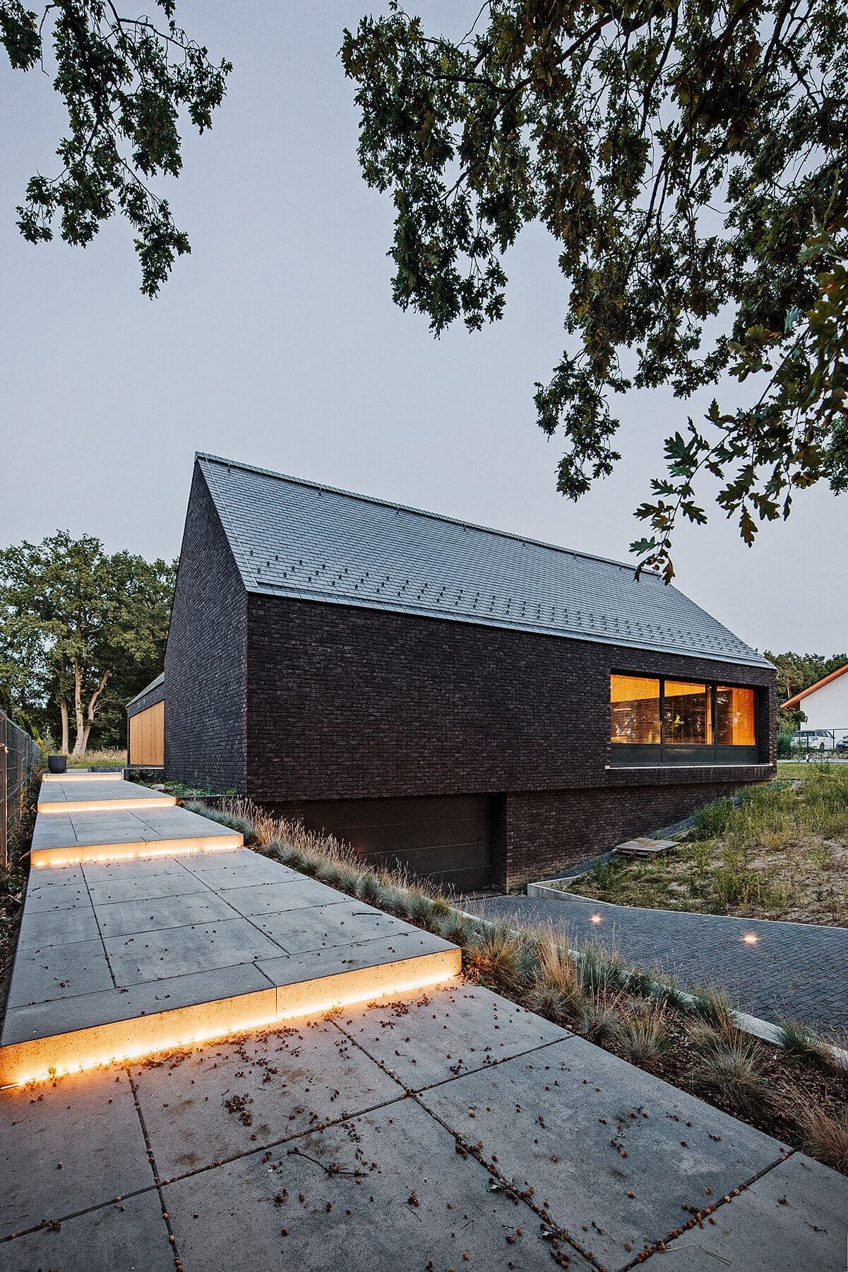 Nový dům ve tvaru moderní stodoly