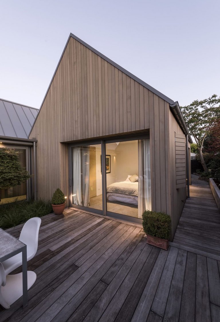 Po rekonstrukci vznikla moderní stodola obložená cedrem