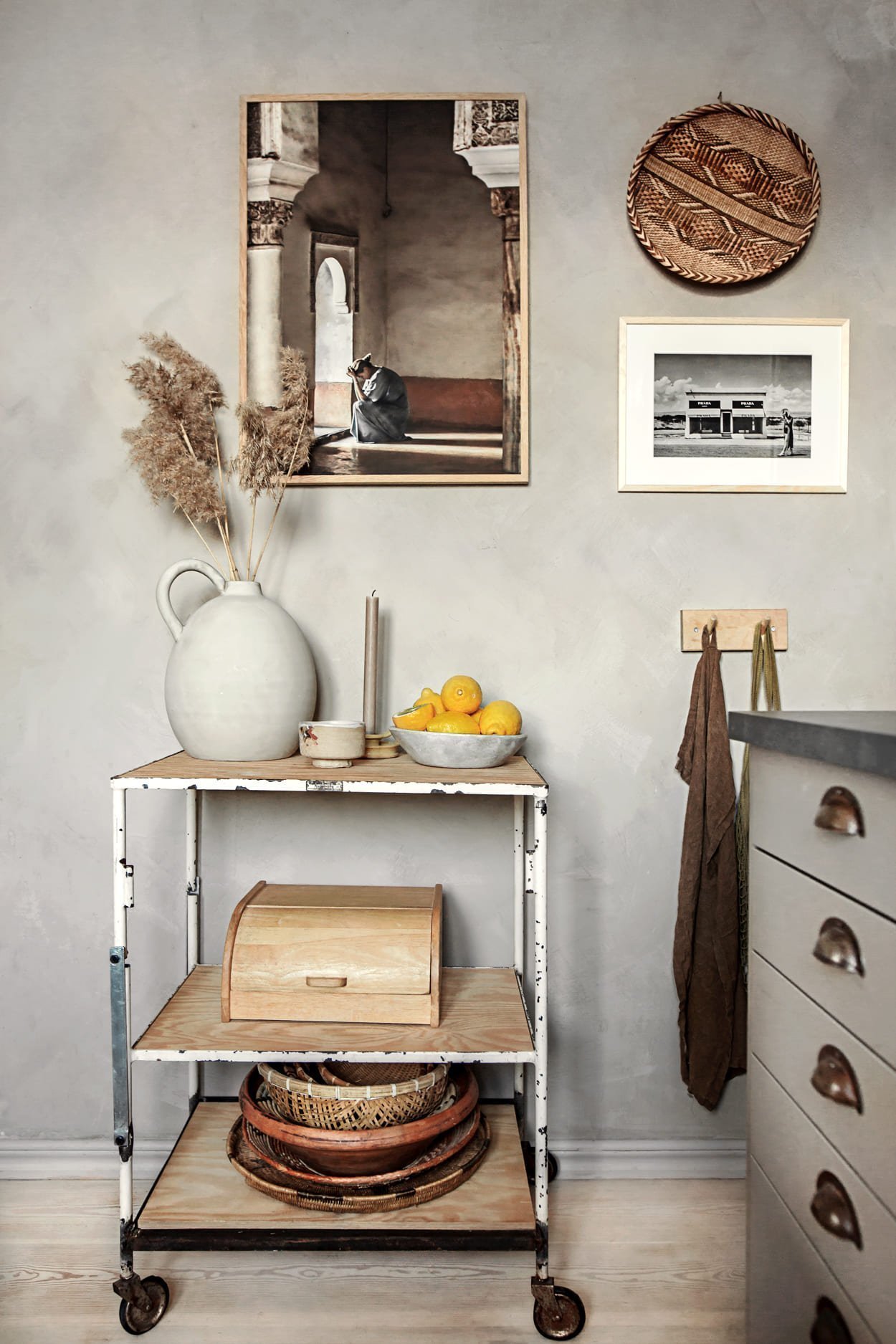 Zemité barvy a přírodní materiály interiéru sluší