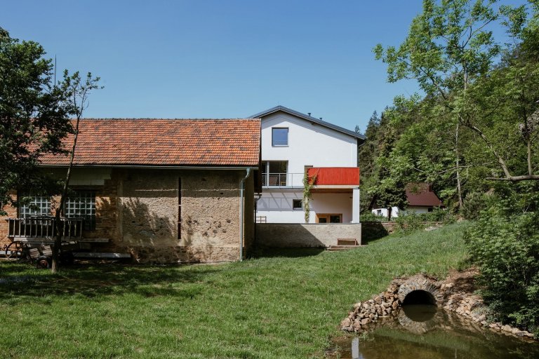 Zrekonstruovaný mlýn v údolí Zbirožského potoka