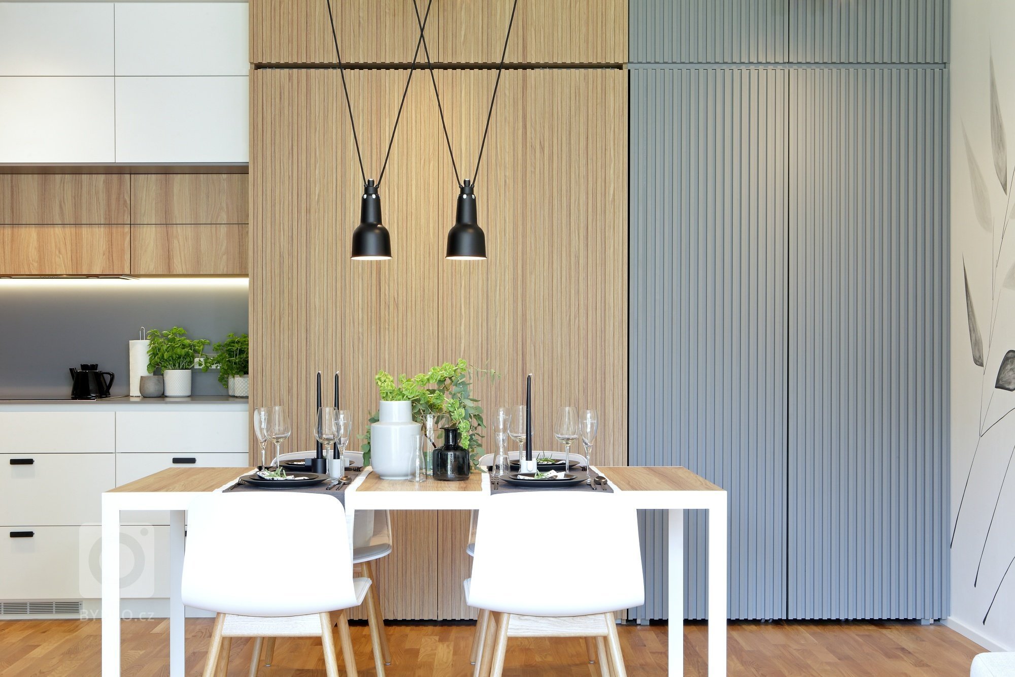 Na tomto projektu jsme začali pracovat v listopadu roku 2016, kdy byt byl ve fázi hrubé stavby a s klienty jsme začali vybírat standardy.
Aktivnější…