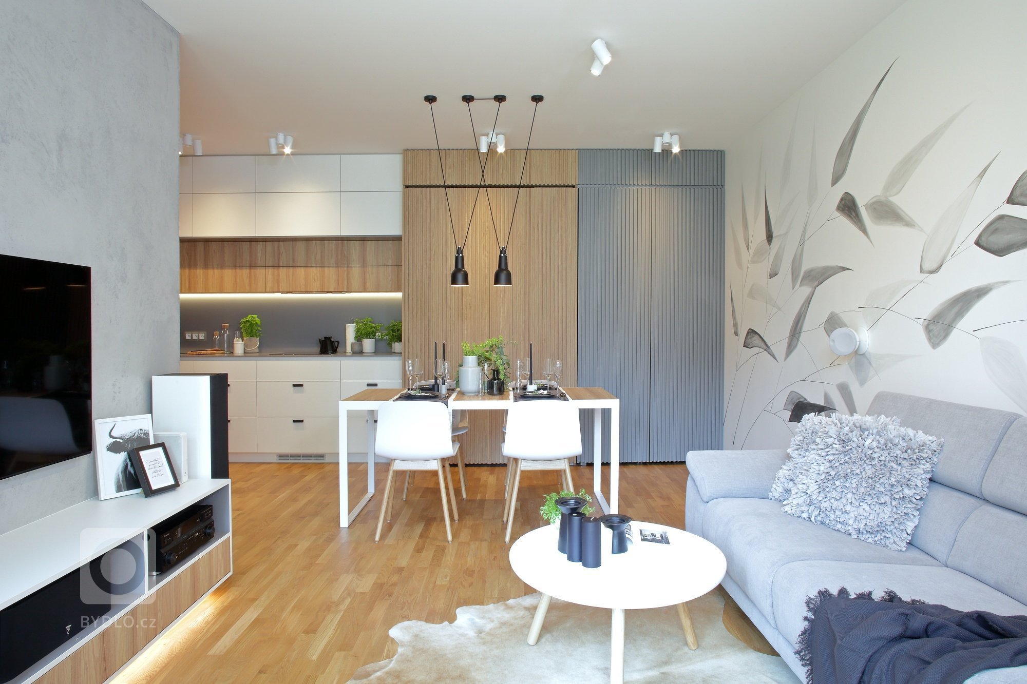 Na tomto projektu jsme začali pracovat v listopadu roku 2016, kdy byt byl ve fázi hrubé stavby a s klienty jsme začali vybírat standardy.
Aktivnější…