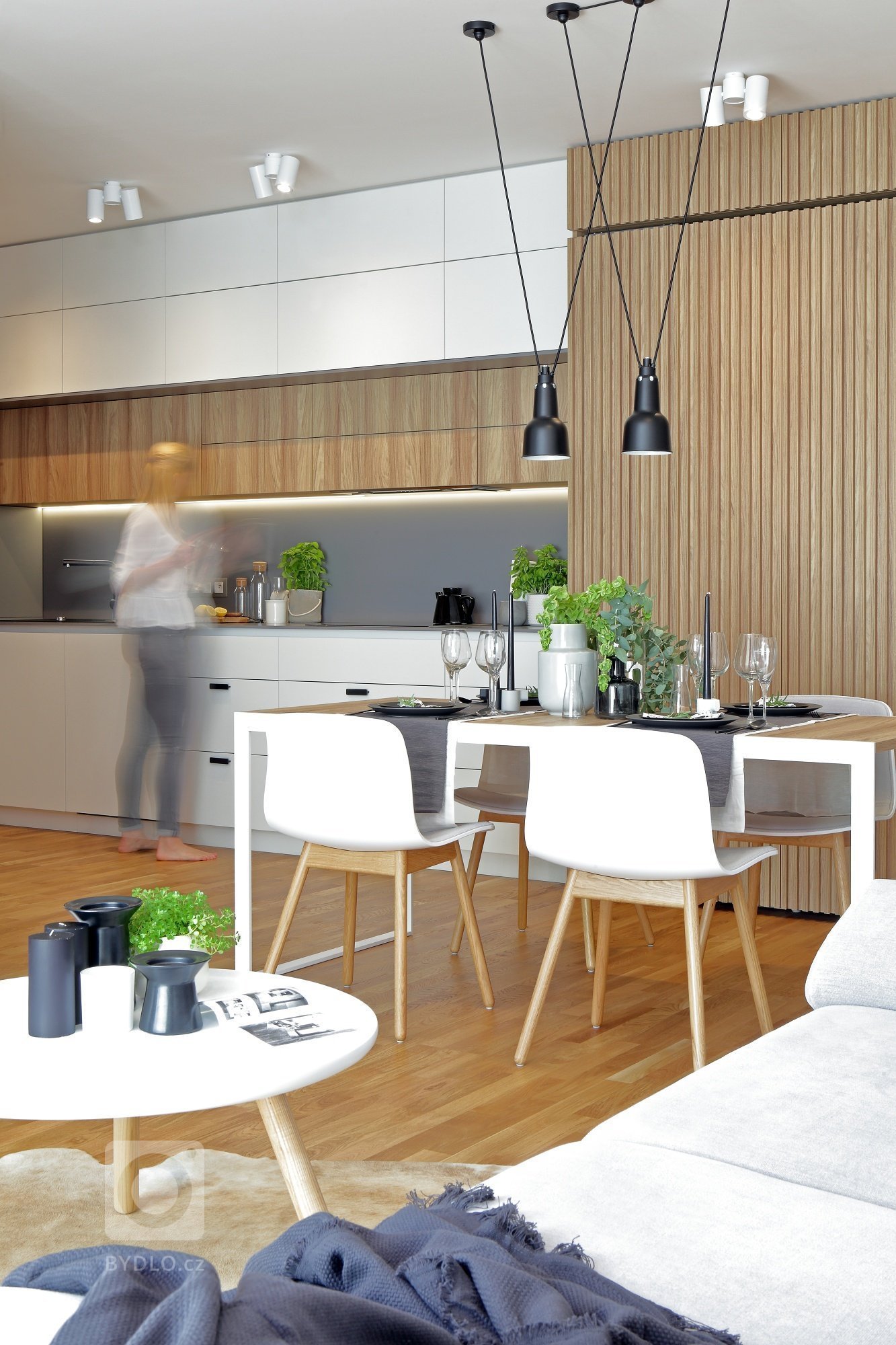 Na tomto projektu jsme začali pracovat v listopadu roku 2016, kdy byt byl ve fázi hrubé stavby a s klienty jsme začali vybírat standardy.
Aktivnější…