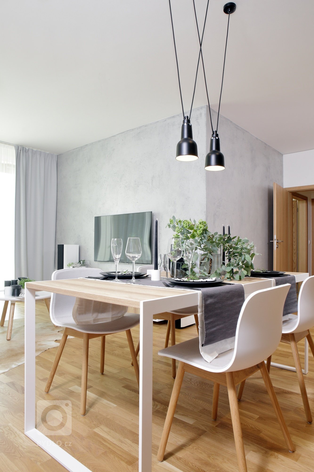 Na tomto projektu jsme začali pracovat v listopadu roku 2016, kdy byt byl ve fázi hrubé stavby a s klienty jsme začali vybírat standardy.
Aktivnější…