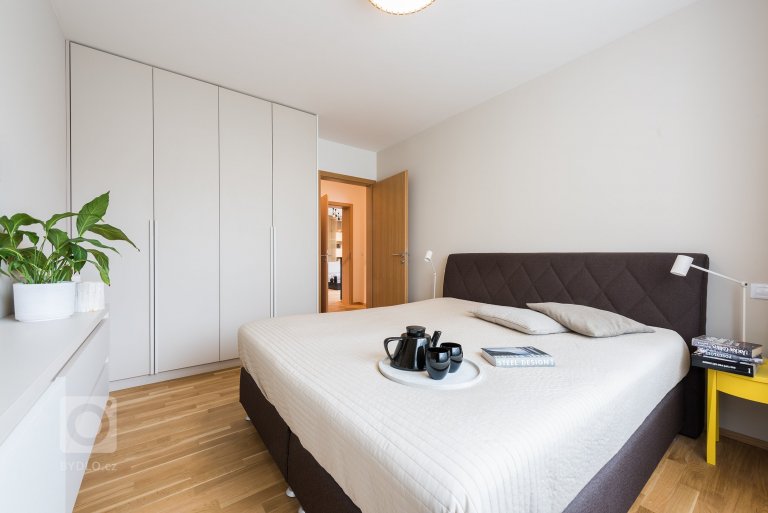 add picture to album