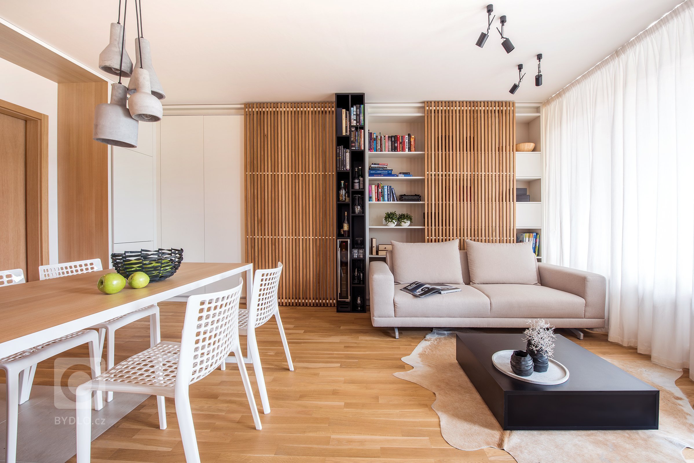 pohled na obývací pokoj